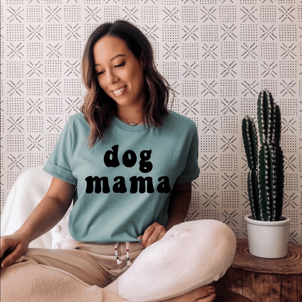 Dog mama graphic tee